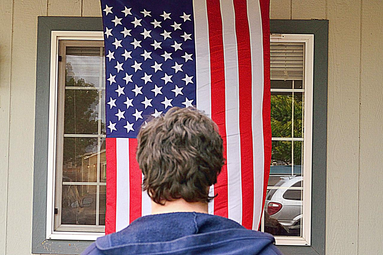 How To Hang American Flag Vertically