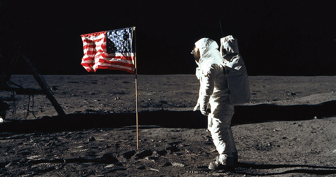 Is Us Flag On Moon